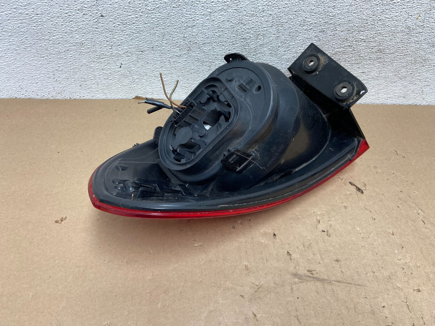 2009 to 2011 Volkswagen Tiguan Driver Left Side Tail Light AG41094