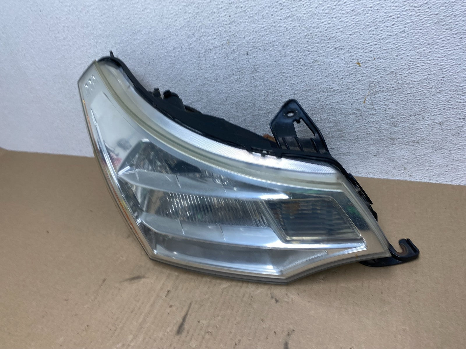2008 2009 2010 2011 Ford Focus Right Passenger Rh Side Headlight AE7015 DW1