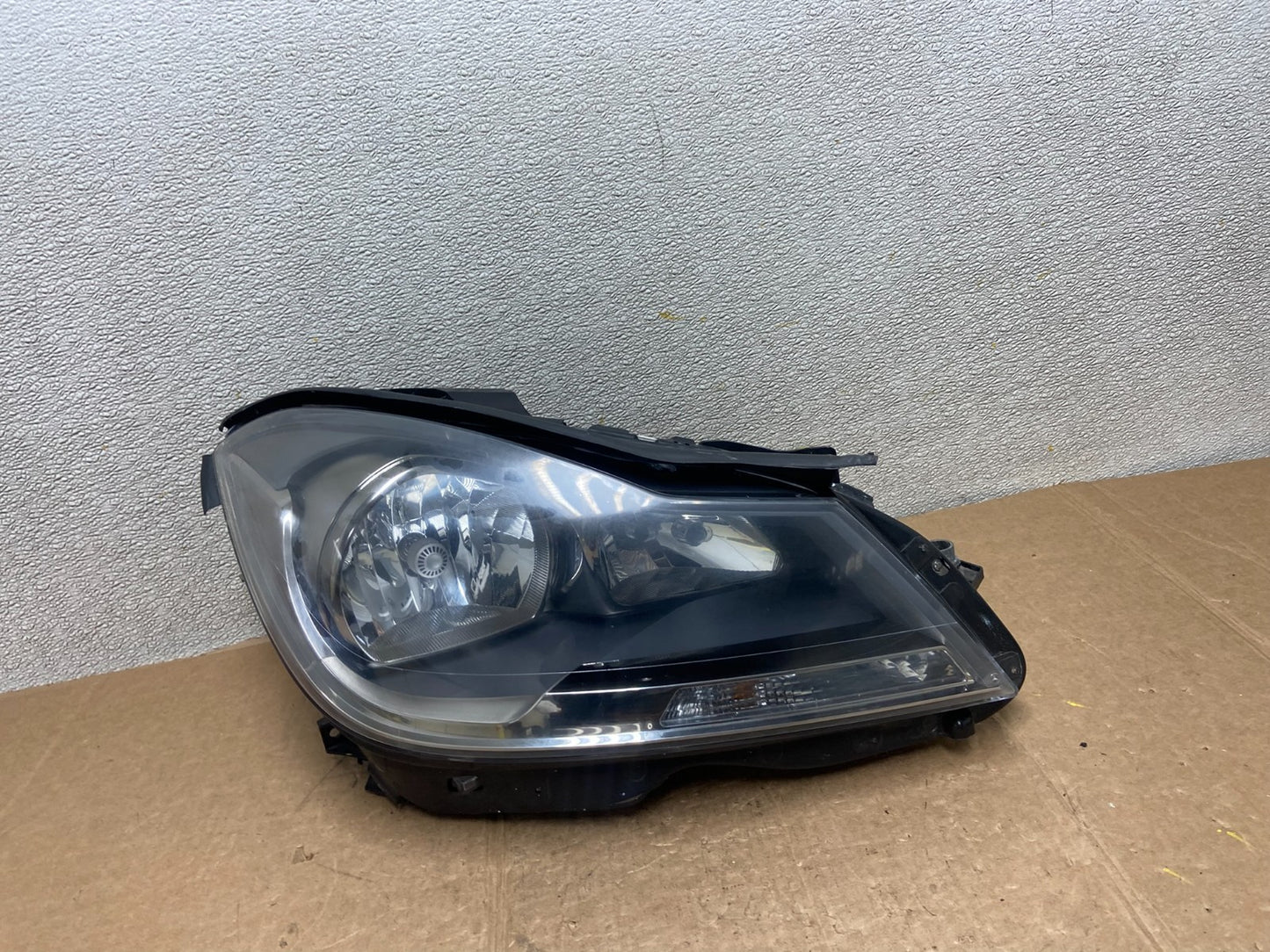 2012 to 2015 Mercedes Benz C250 Coupe Right Passenger Side Headlight ae6738 DG0