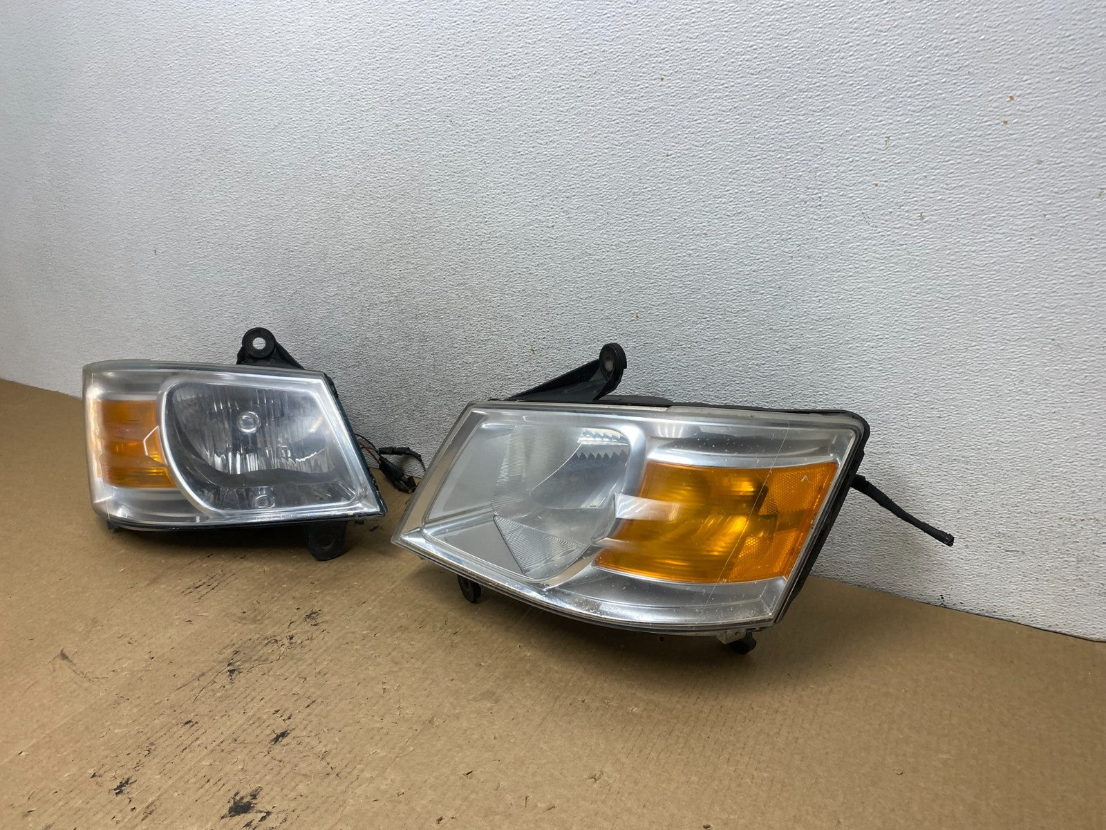 2008 to 2010 Dodge Caravan Left+Right Set Side Halogen Headlights DEPO AG2157 DW1