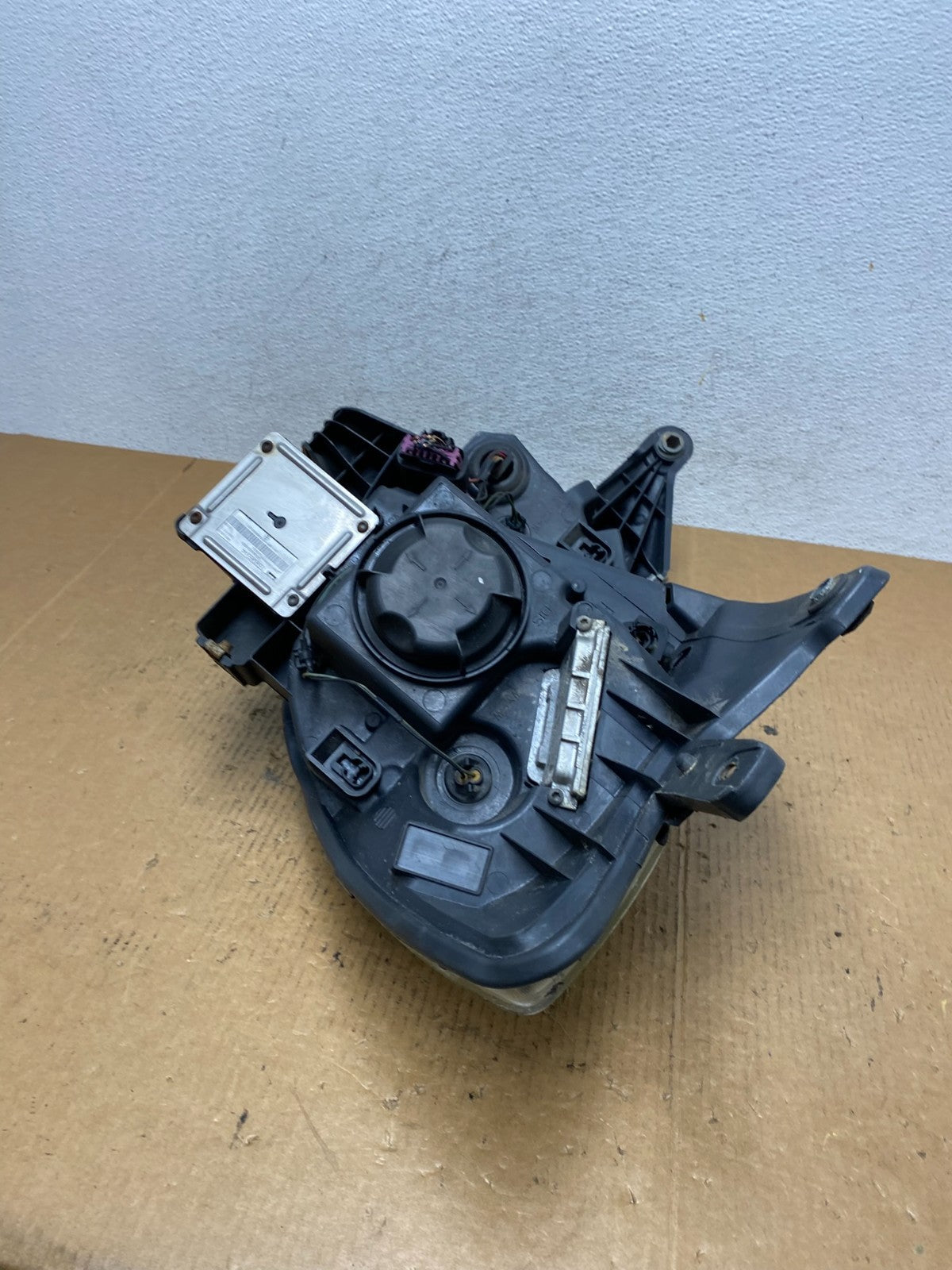 2008-2012 Buick Enclave Right Passenger Headlight Xenon Hid Two Ballast AE27556