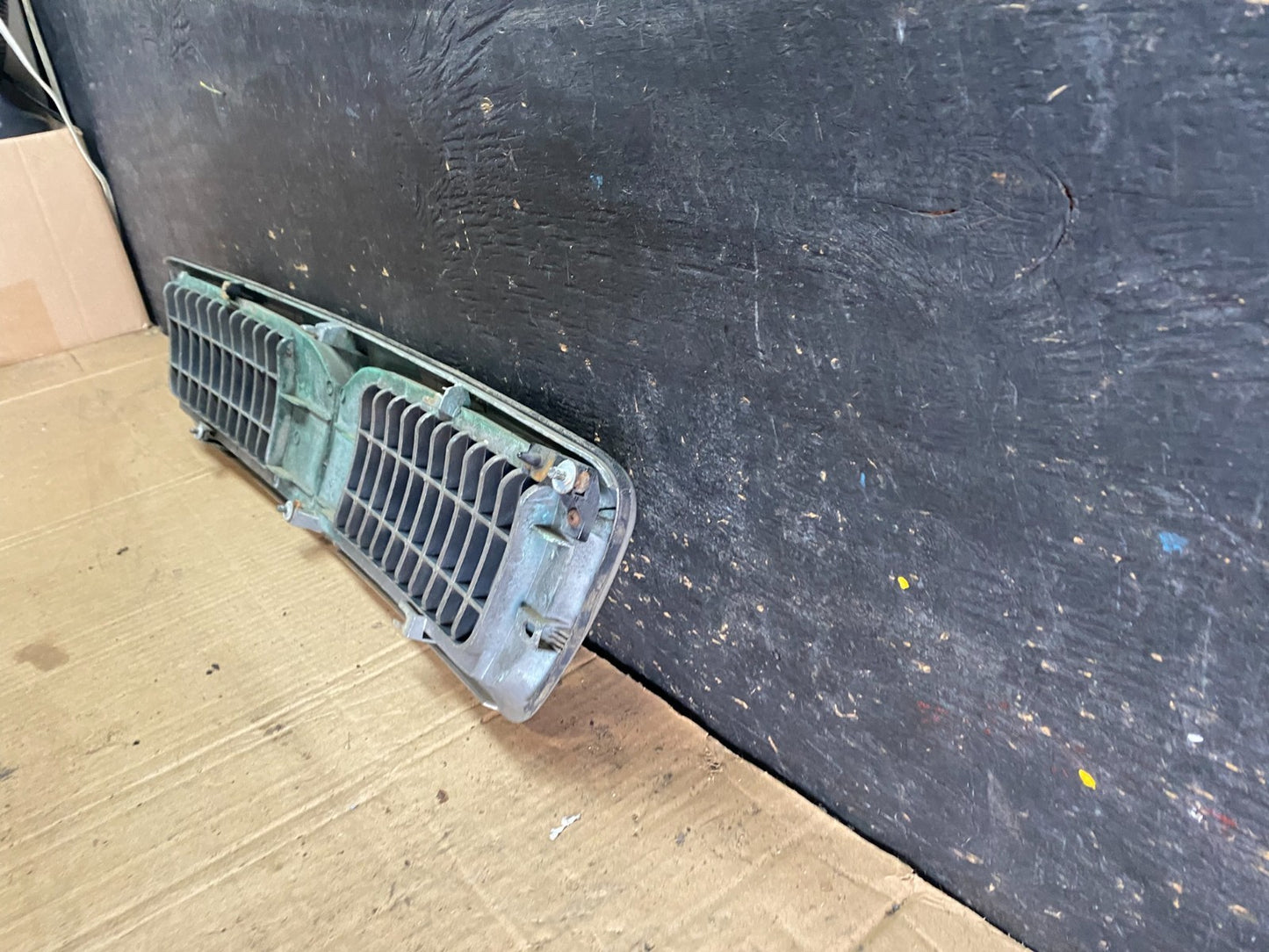 1996 to 1999 Infiniti i30 Front Upper Grill Grille OEM OEM T3967 DG6