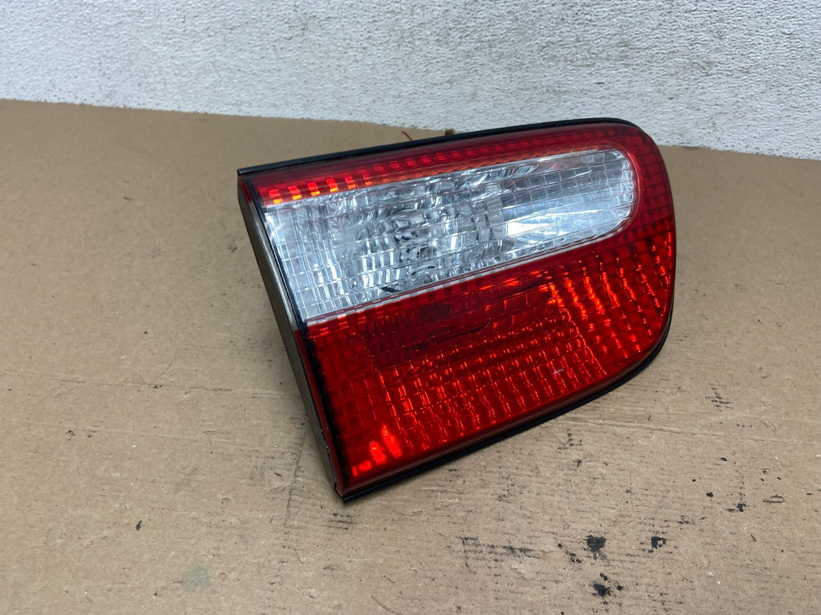 2001 - 2003 Toyota Sienna Right Passenger Rh Side Inner Tail Light AE4590 LK2
