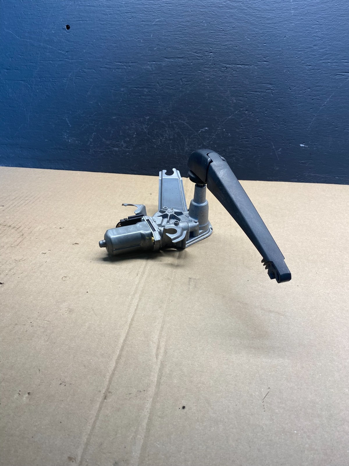 2015 - 2021 Jeep Compass Tailgate Back Door Rear Wiper Motor Wiper OEM AC0950 DG2
