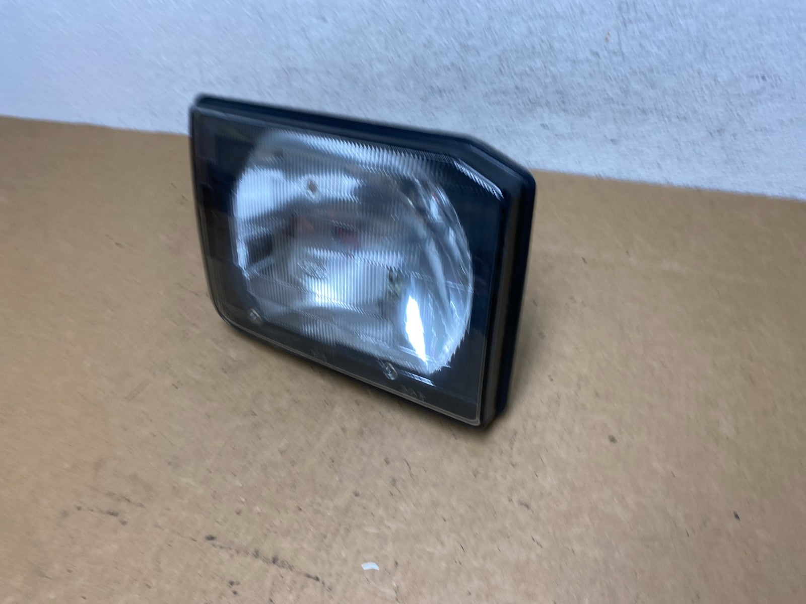 1999-2002 Land Rover Discovery Right Passenger Side Halogen Headlight AD4642 DG1