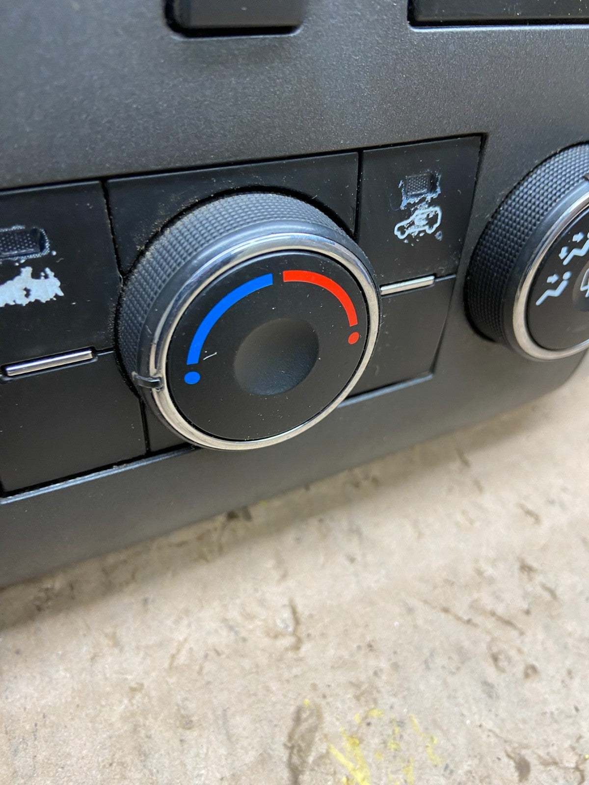 2008 to 2012 Chevrolet Traverse AC Heater Climate Control Unit T8712 DG3