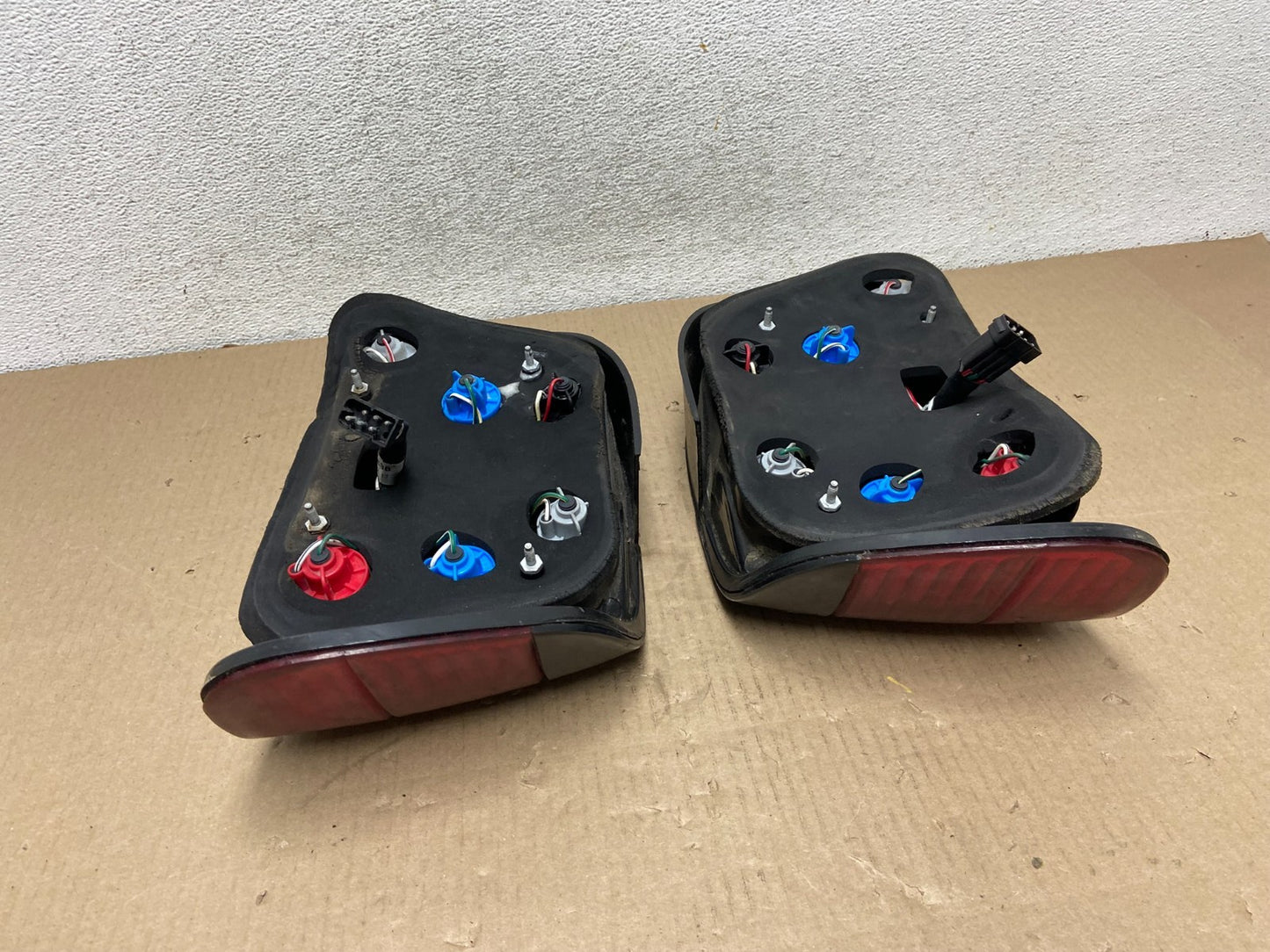1999 to 2001 BMW E38 7-Series Left+Right Set Side Tail Light AG5898 DG7