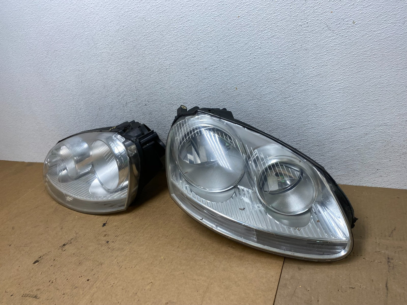 2005 to 2010 Volkswagen Jetta Left+Right Side Headlights Halogen AE3256 DW1