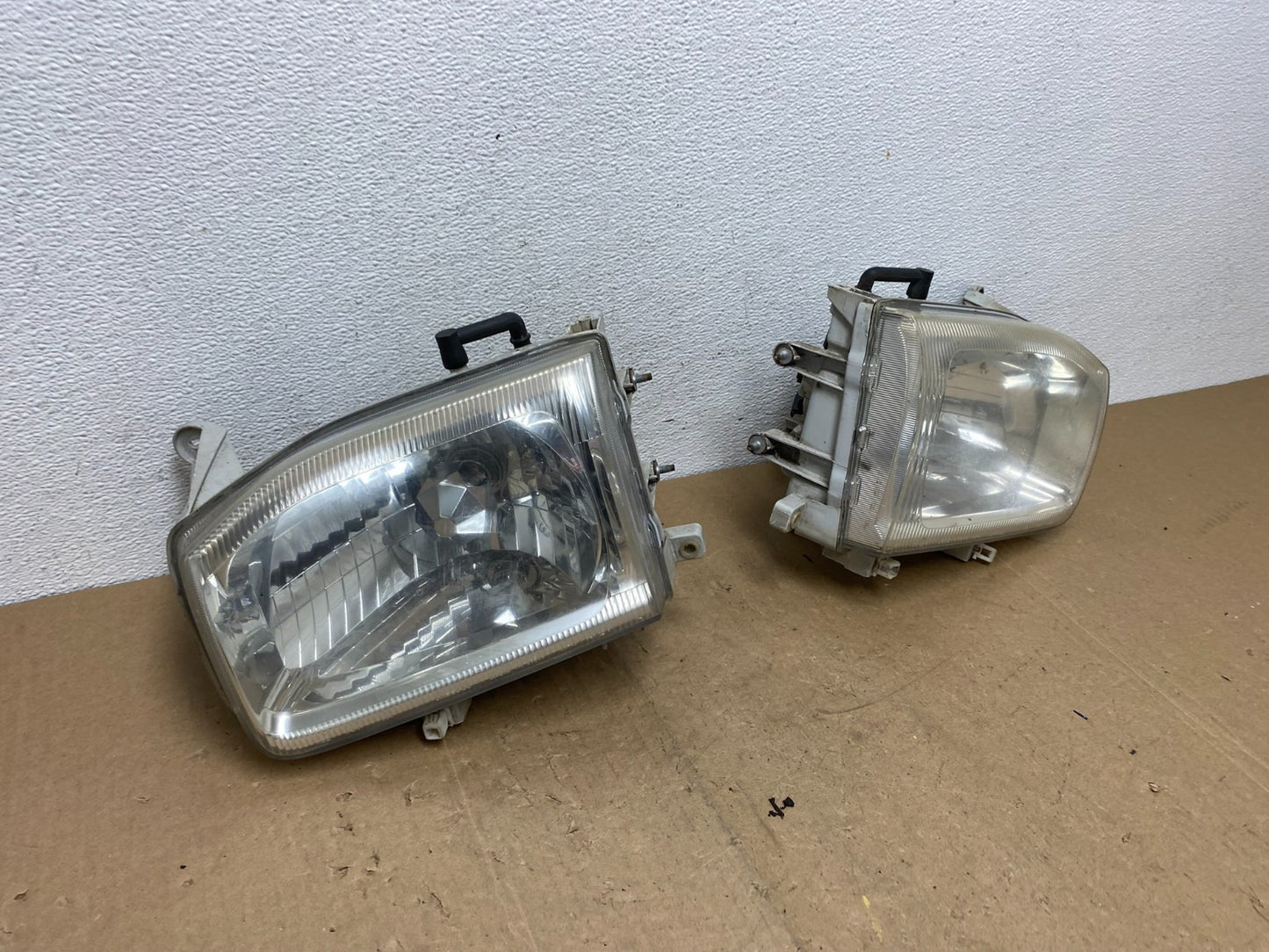 1999-2004 Nissan Pathfinder Left+Right Side Set Halogen Headlights AC5823 DW2