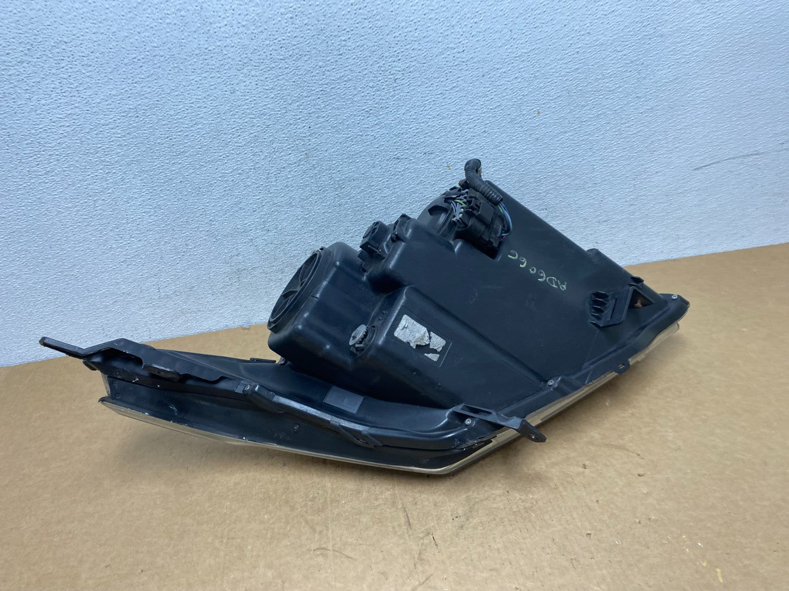 Halogen 2010 to 2016 Cadillac SRX Right Passegner Side Headlight AD6066 DW5