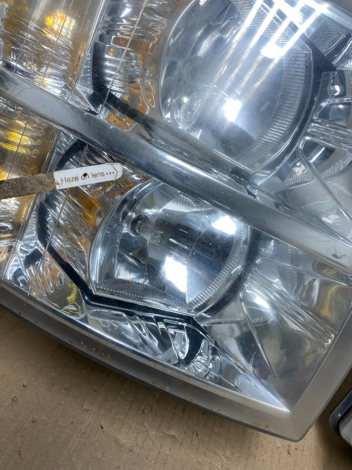 2007 to 2014 Chevrolet Silverado Left+Right Side Headlights AJ2476 DW6