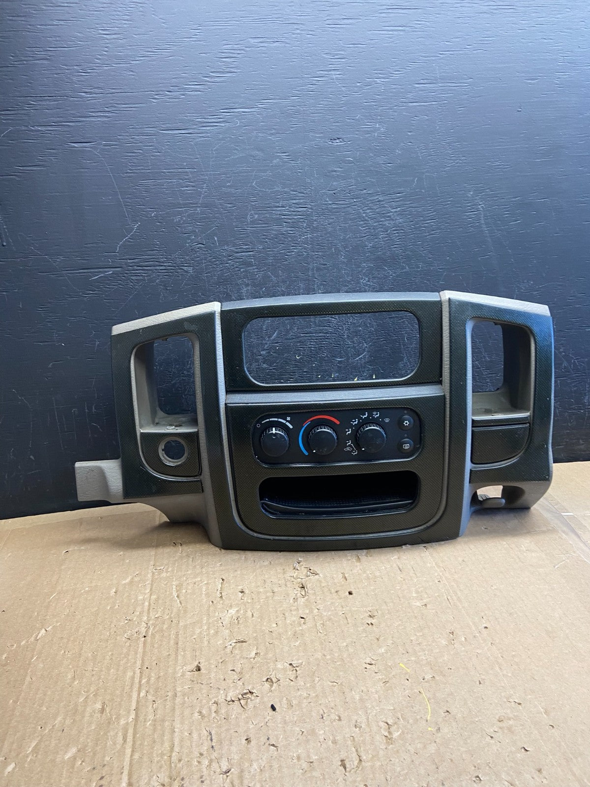 2002 to 2005 Dodge Ram Radio Climate Control Dash Air Vent Bezel Trim AD6840 DG0