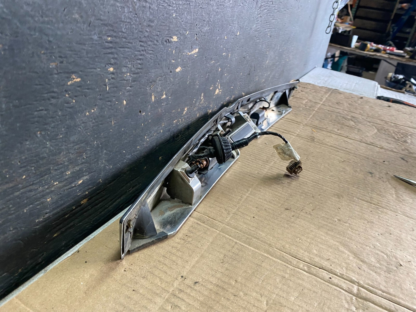 2010-2015 Cadillac SRX Rear Liftgate Tailgate Finish Molding W/o Camera T4027 DG8