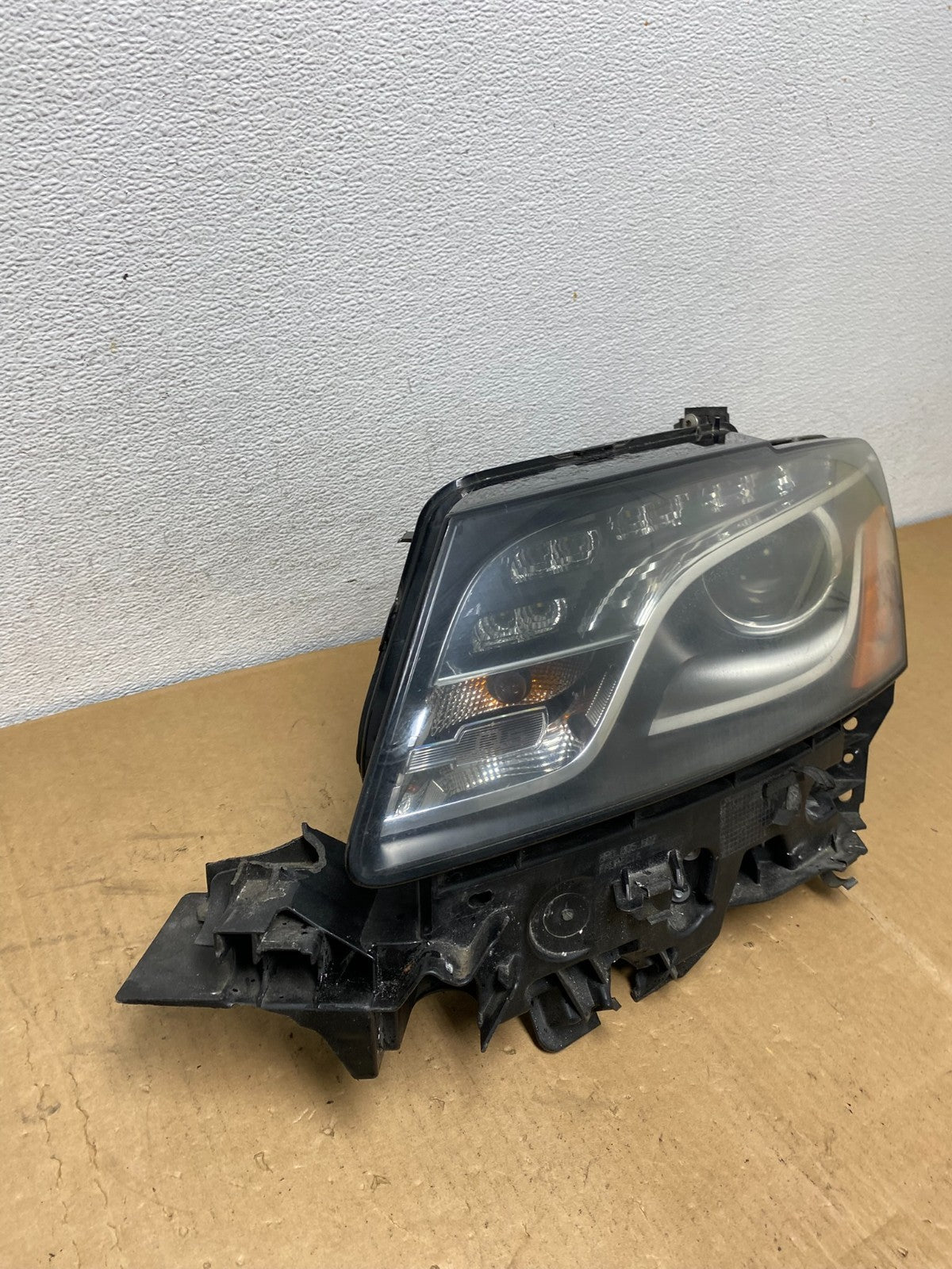 2009-2012 Audi Q5 Left Driver LH Side Xenon HID Headlight AC8598 DW2