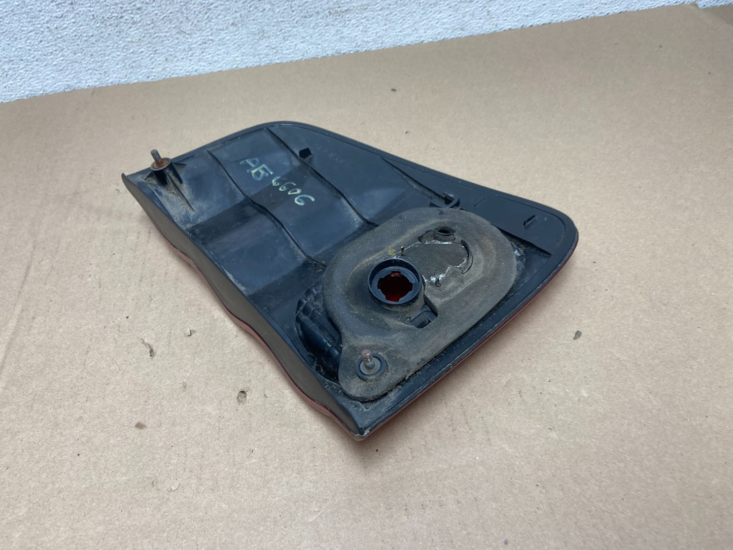 2001- 2004 Toyota Sequoia Driver Left Side Tail light Inner AG6606 DW5