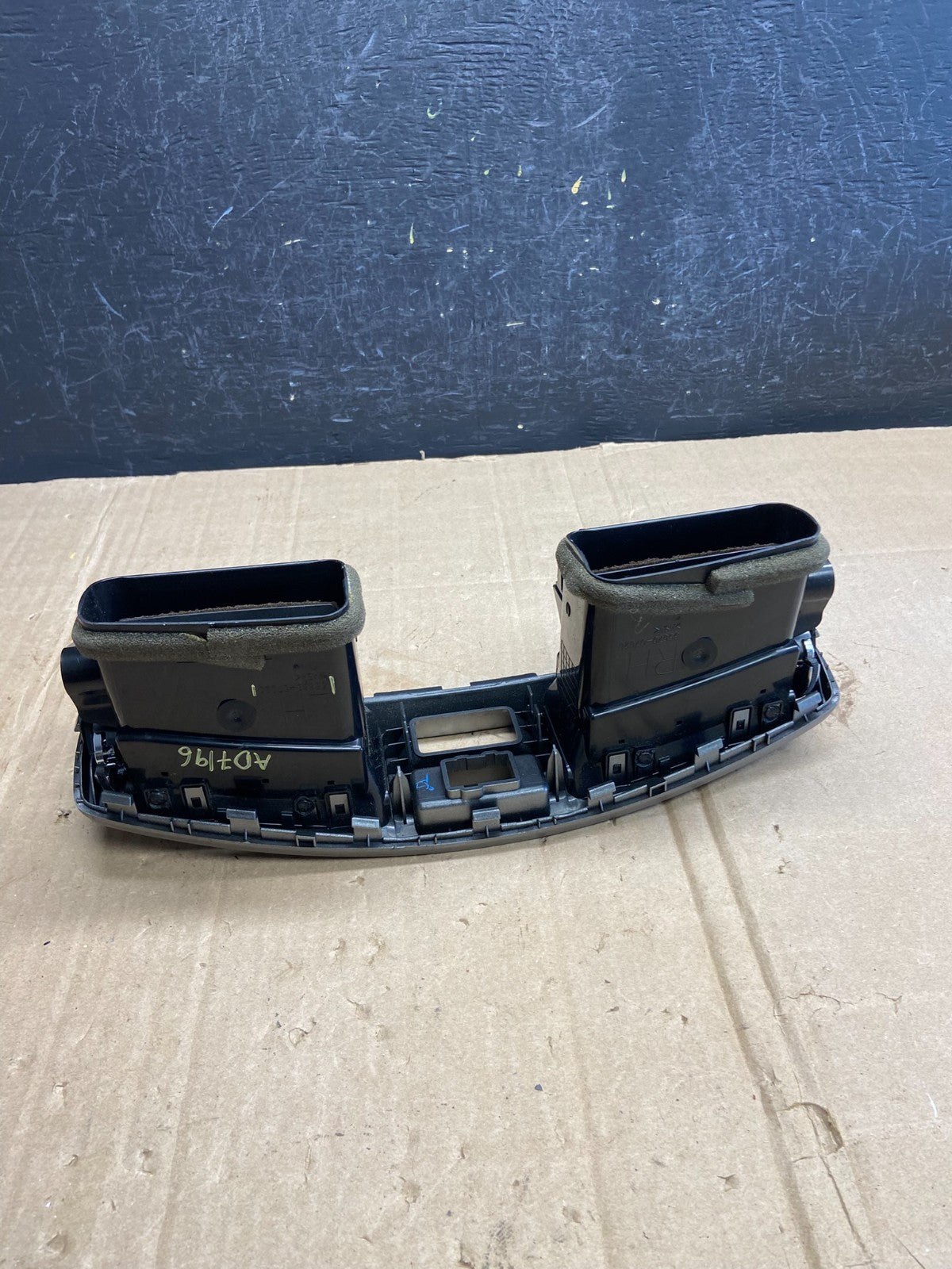 2011 to 2012 Toyota Avalon Center Console Dashboard Air Vent AD7196 DG4