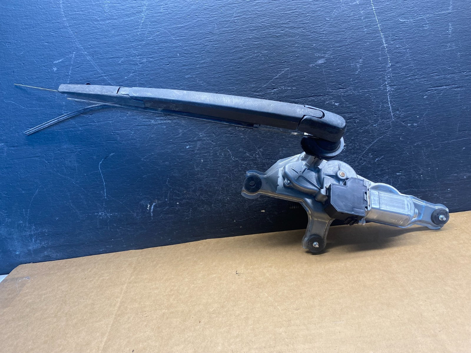 2004 to 2009 Lexus Rx350 RX330 RX400H Rear Liftgate Window Wiper Motor AD7462 DG0