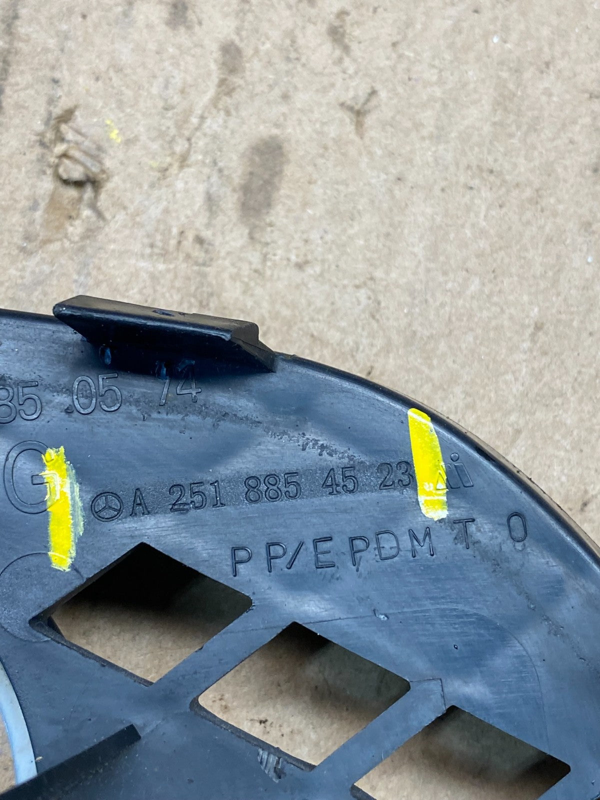 2011-2013 Mercedes W251 R R350 Front Bumper Left Fog Light Grille Bezel o9981 DG6