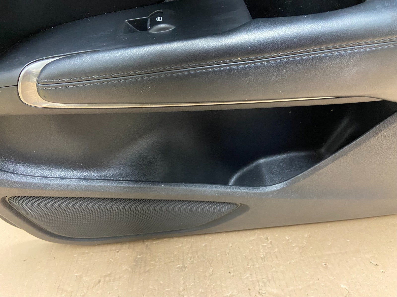 2015 to 2019 Lincoln MKC Front Right Passenger RH Side Trim Door Panel ae8779 DG4