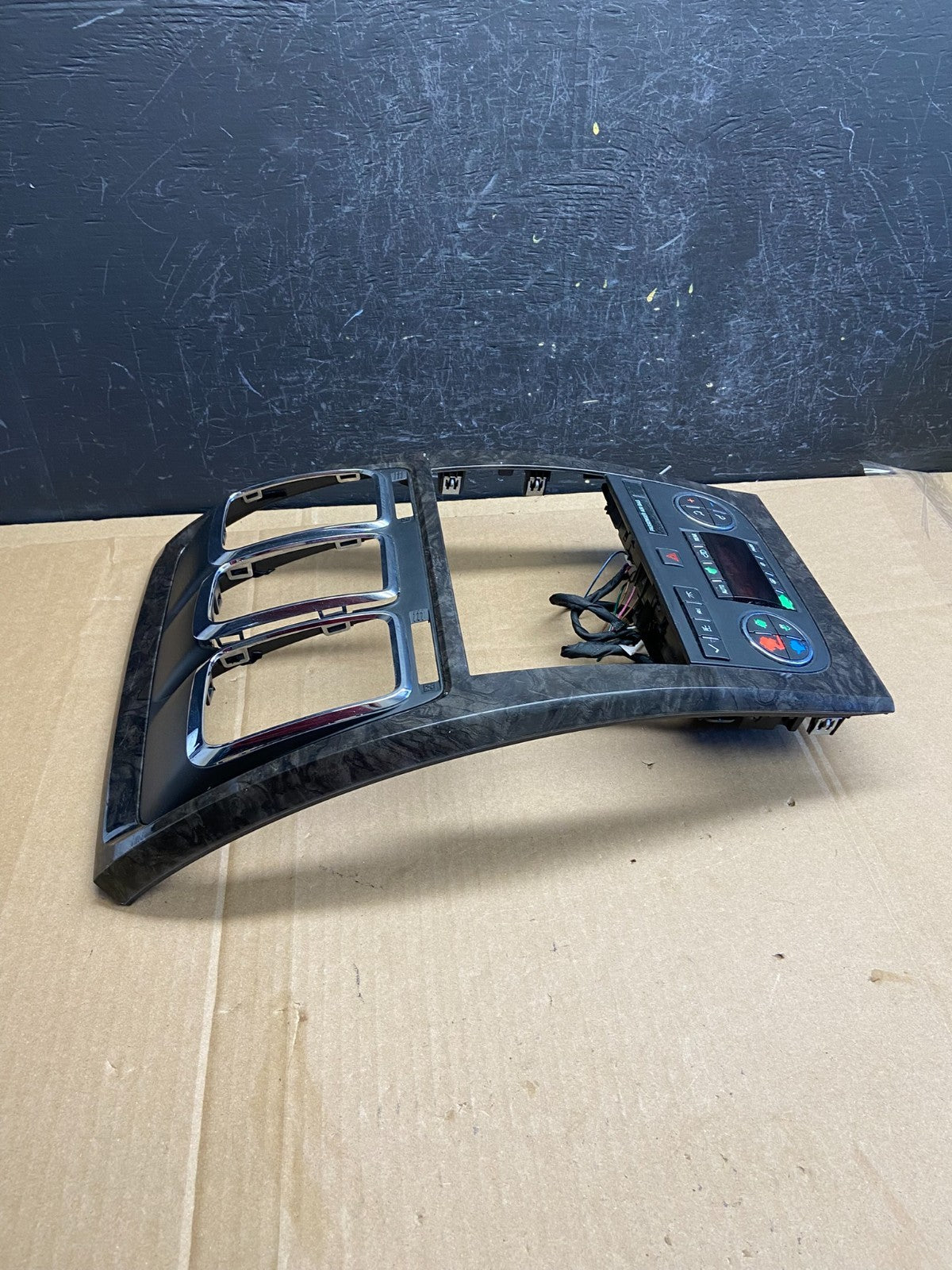 2007 - 2012 GMC Acadia A/C Heater Climate Control Radio Panel Bezel OE AD2087 DG1
