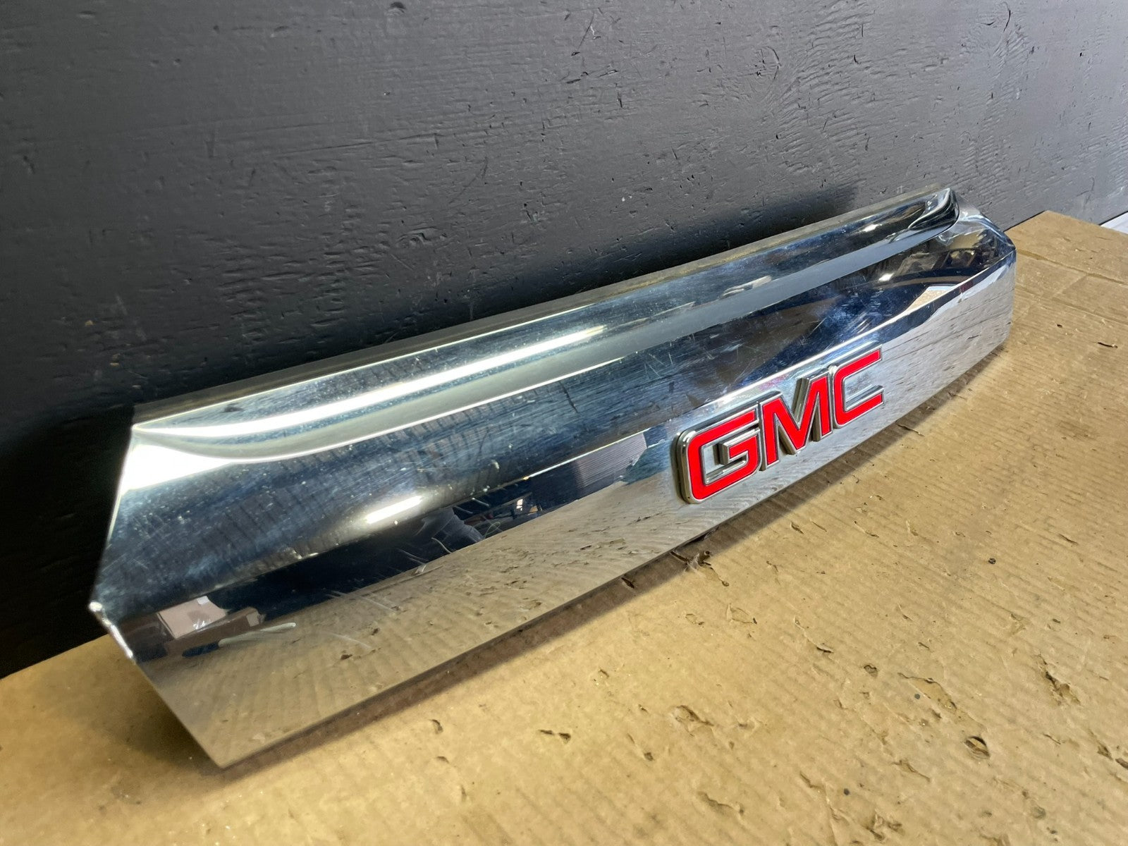 2010-2015 Gmc Terrain Lift Gate Handle Trim Back Up Camera 22869815 AB3288 DG1