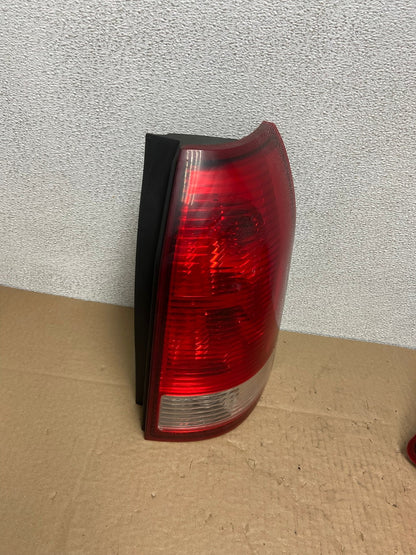 2004 to 2007 Saturn Vue Right Passenger Rh Side Tail Light Oem AB6230 LK2
