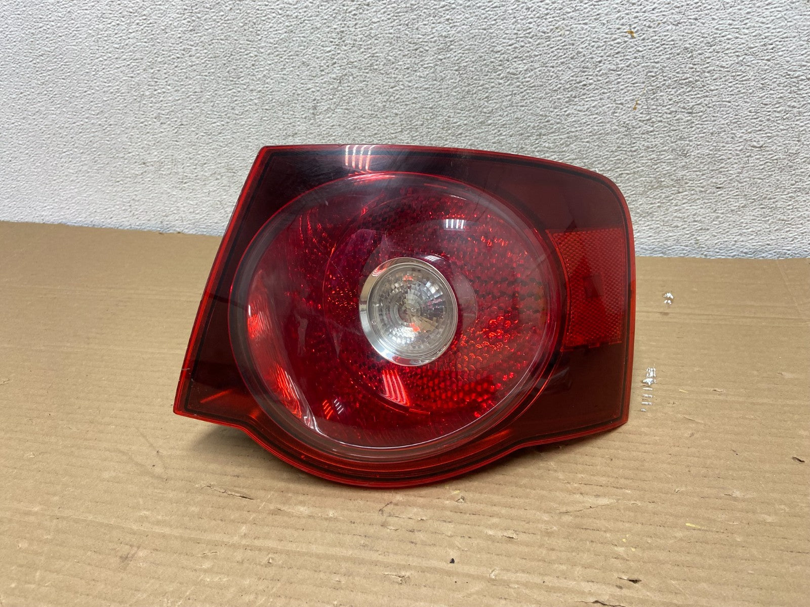 2008 2009 2010 Volkswagen Jetta Right Passenger RH Side Tail Light AG8951 DW0