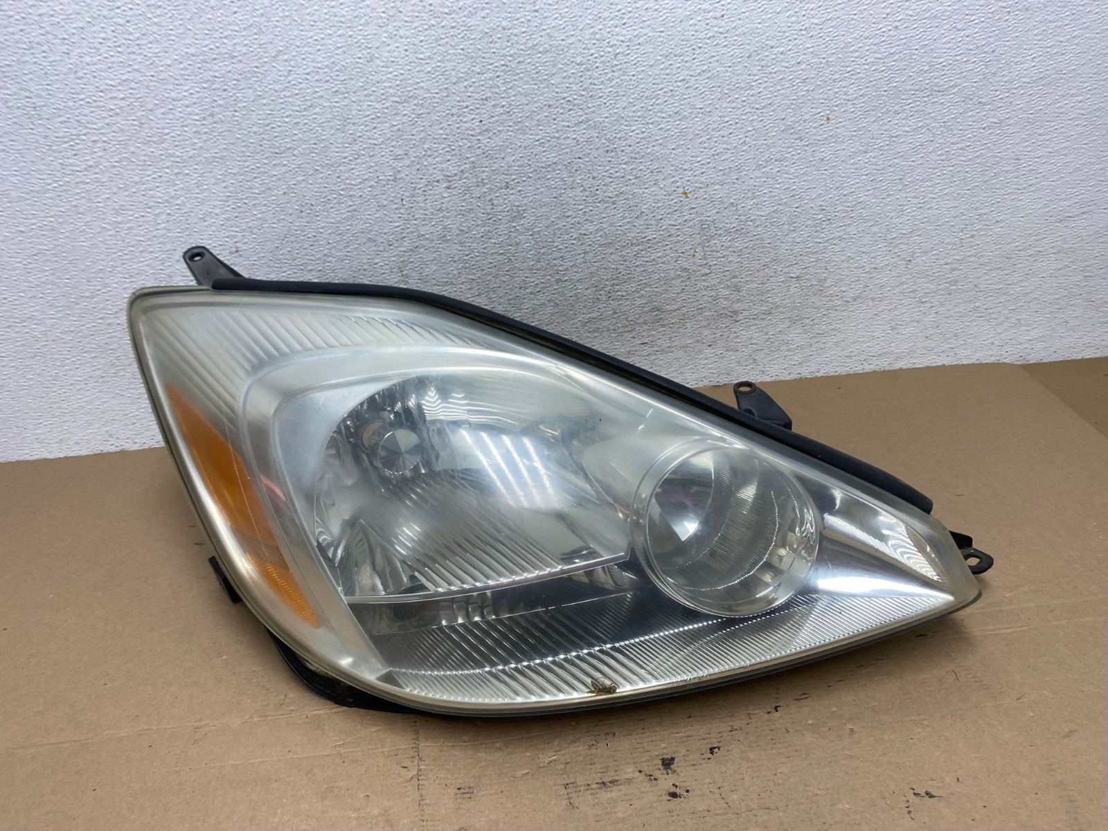 2004-2005 Toyota Sienna Right Passenger Halogen Headlight AF4472 LK0
