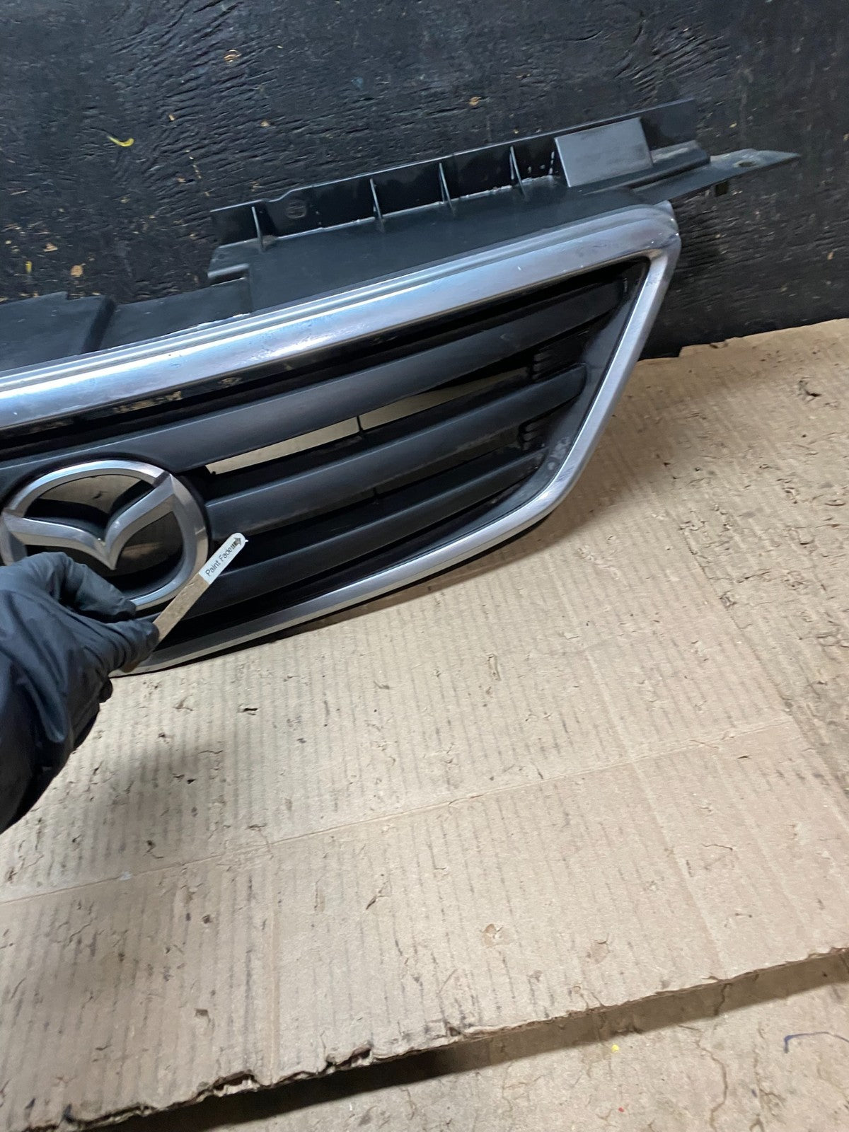 2000 2001 Mazda MPV Front Upper Grille Grill Oem X8262 DG5
