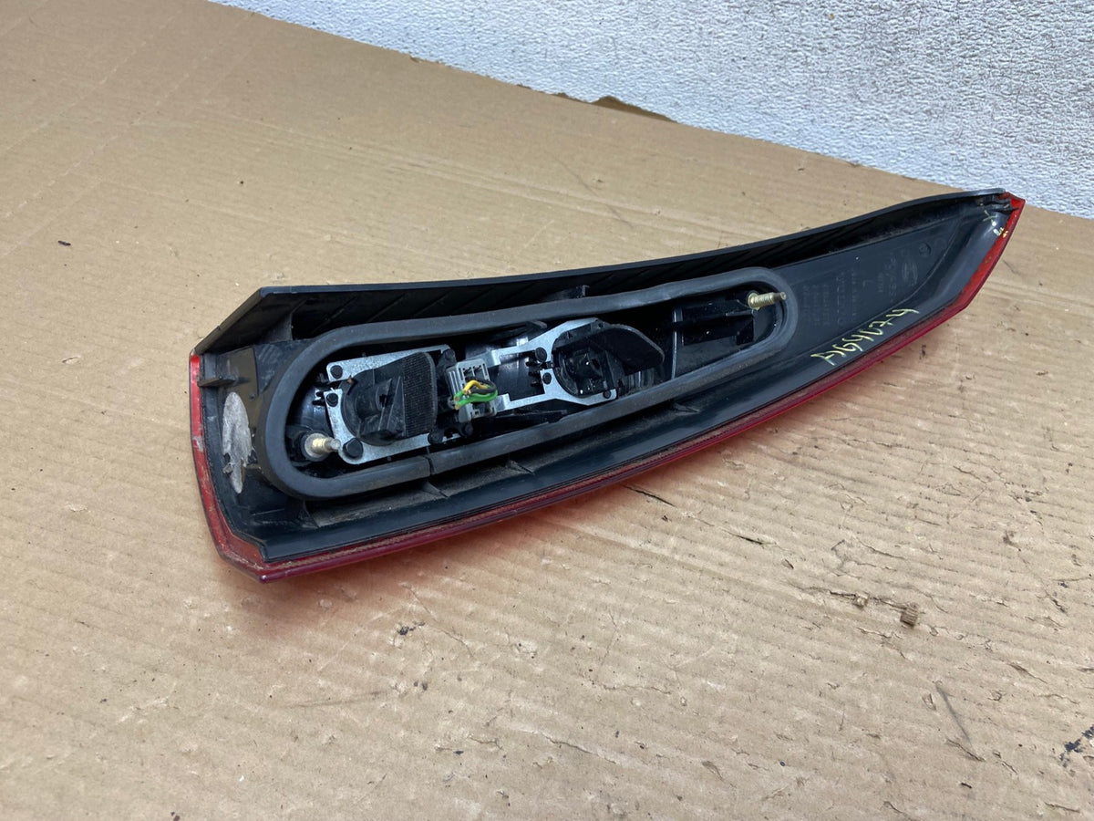 2001 - 2004 Volvo XC70 V70 Left Driver LH Side Tail Light Upper AG9074 LK5