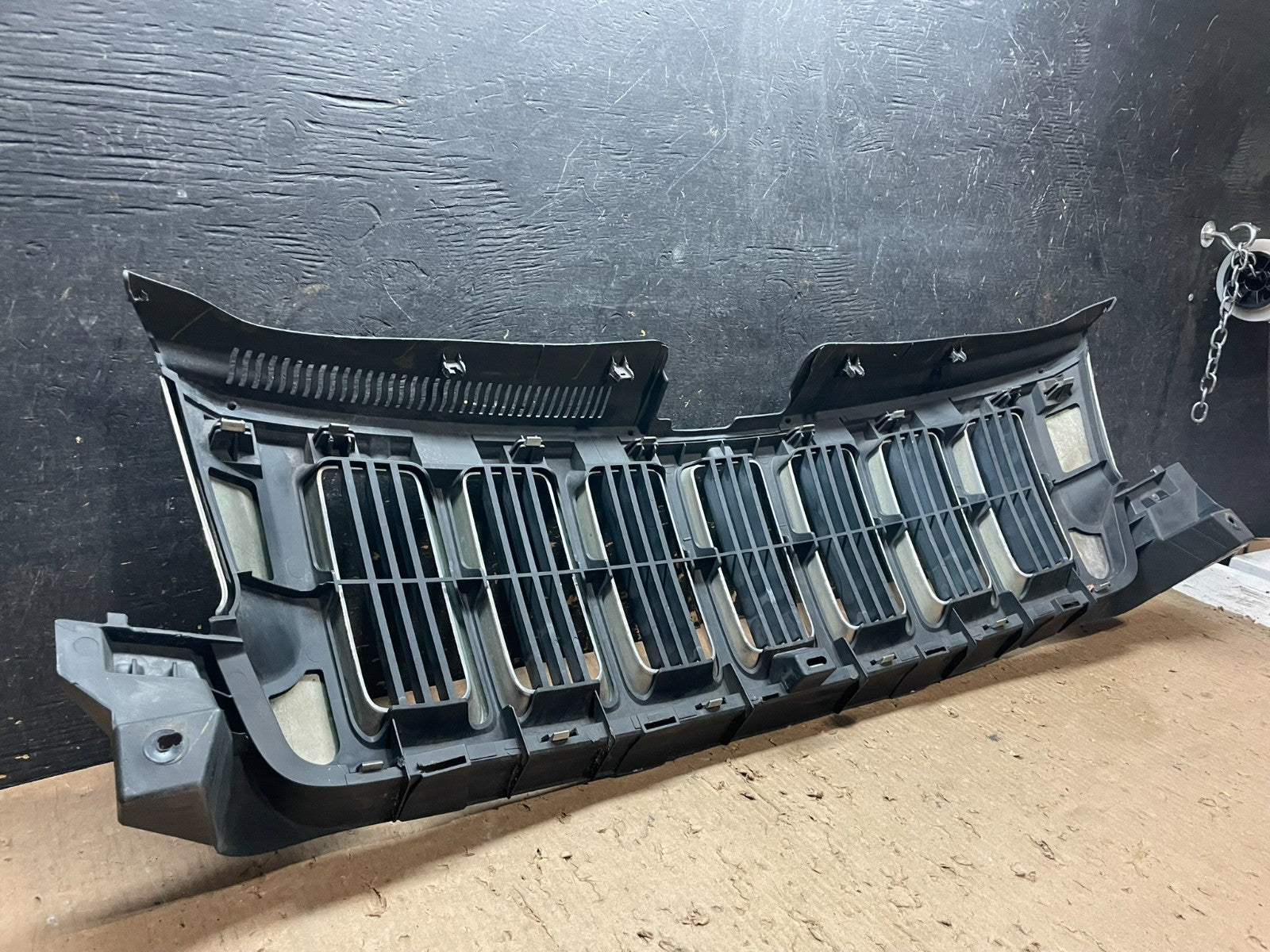 2011 to 2013 Jeep Grand Cherokee Front Upper Grill Grille OEM z5692 DG6