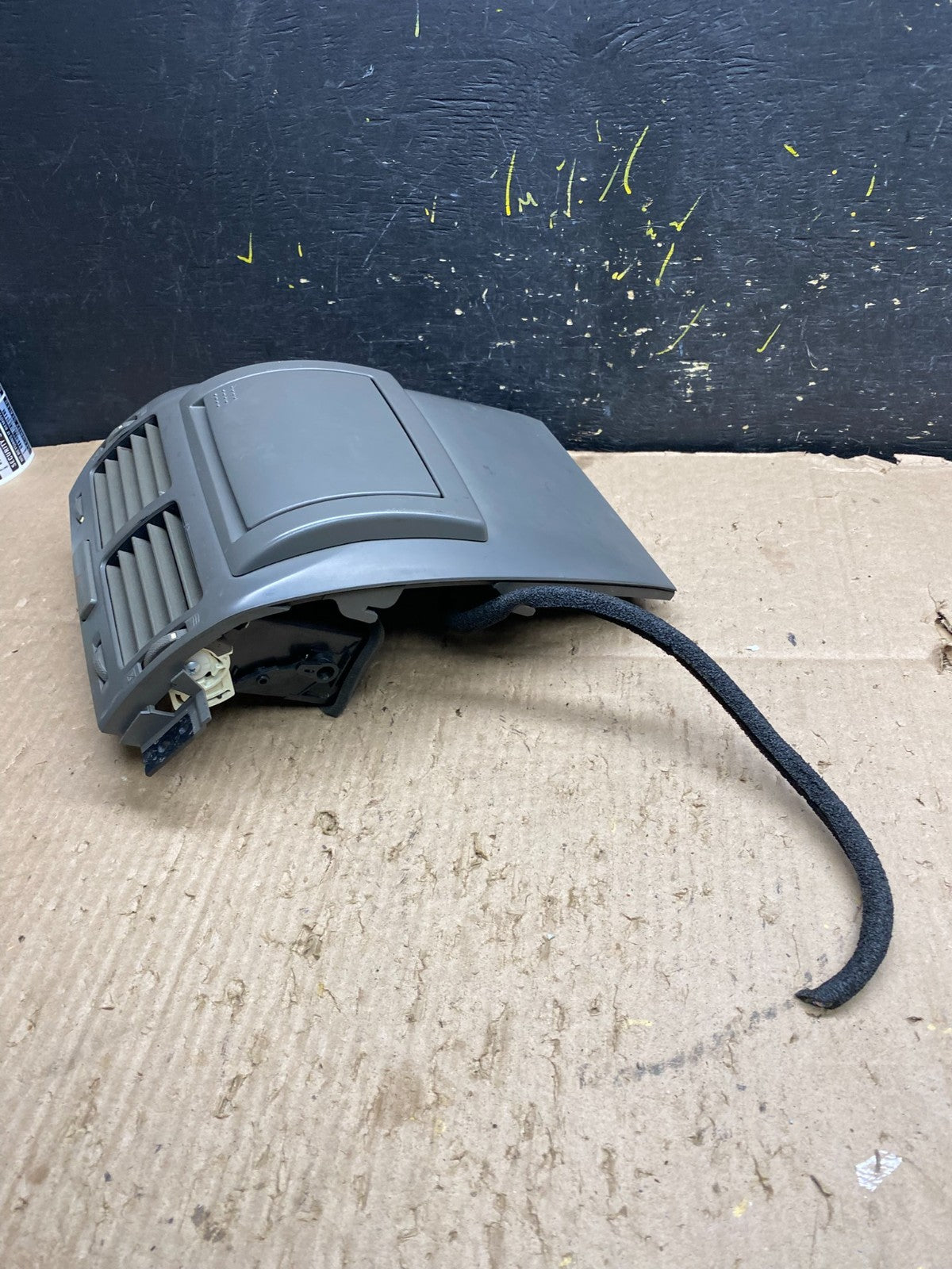 2007 to 2013 Suzuki Grand Vitara Center Console Air Vent Oem y7856  DG5