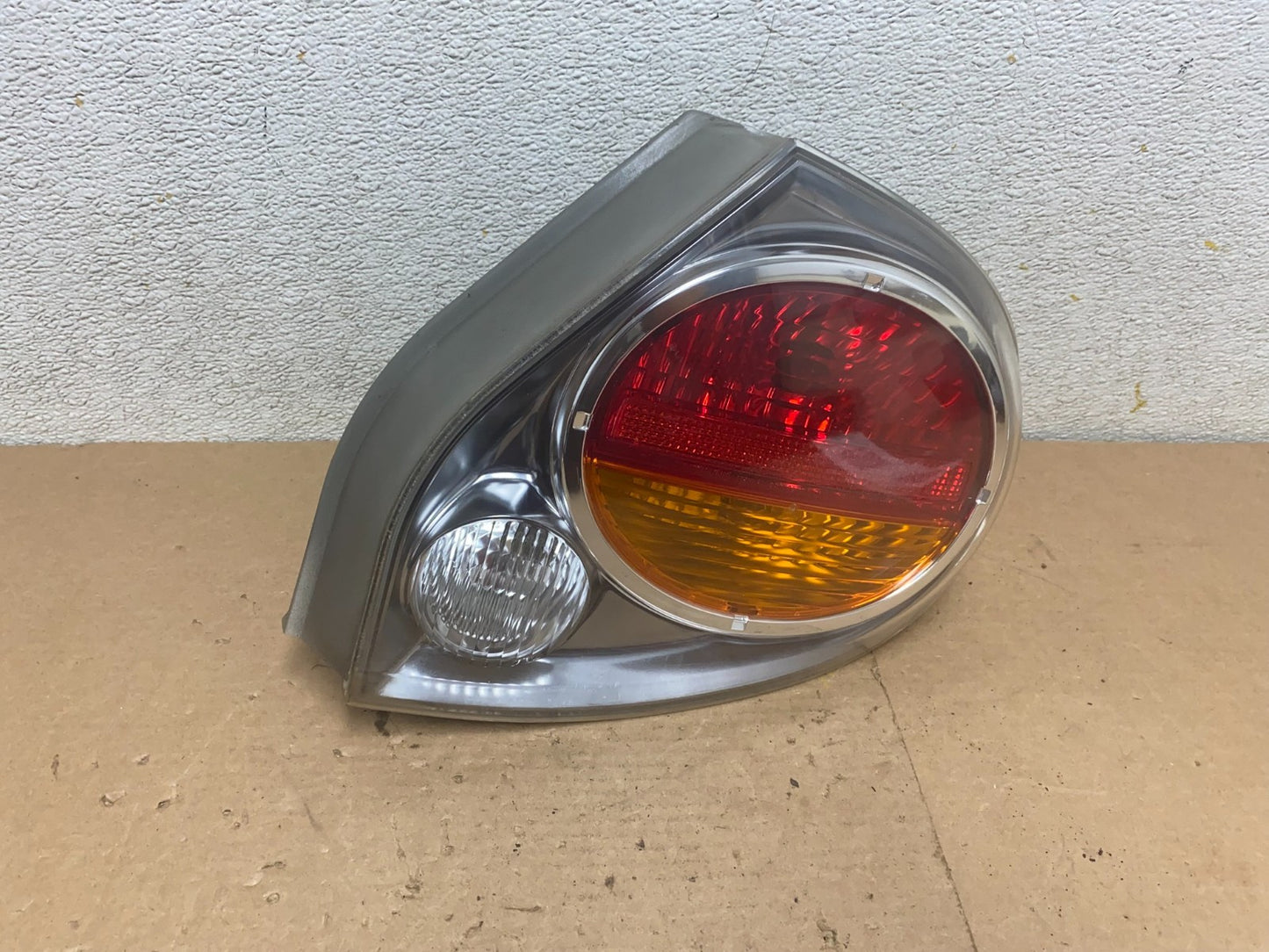 2002 2003 Nissan Maxima Right Passenger RH Side Tail Light OEM P4964 DW0