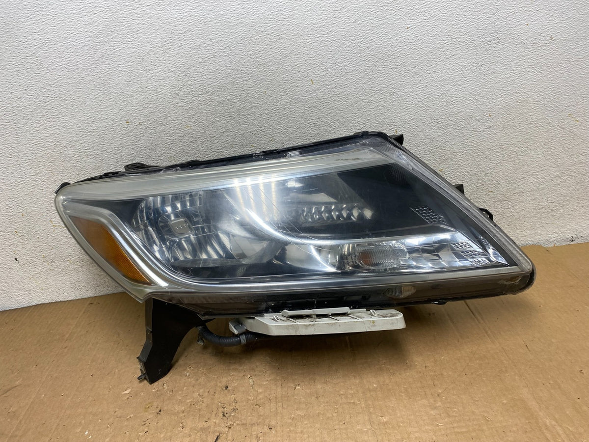 2013 to 2016 Nissan Pathfinder Right Passenger RH Side Headlight AI9080 DW0