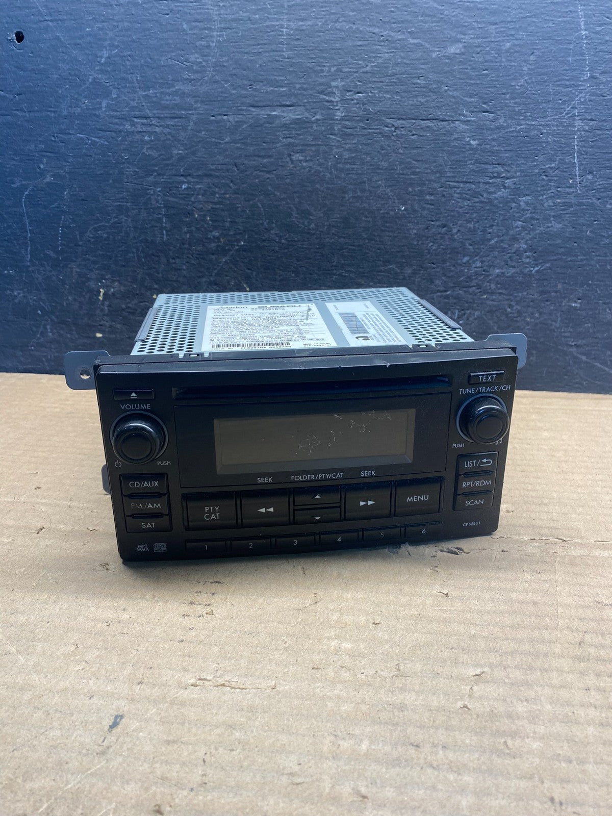 2009 to 2013 Subaru Forester Radio CD Player AUX AM/FM AF3997 DW0