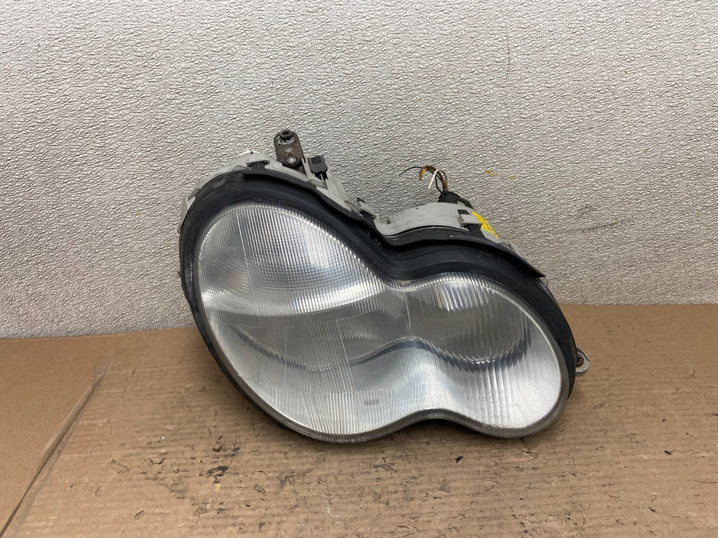 2001 - 2004 Mercedes-Benz C Class Halogen Right Passenger Headlight AA9657 DW0