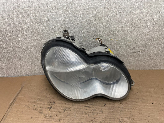 2001 - 2004 Mercedes-Benz C Class Halogen Right Passenger Headlight AA9657 DW0
