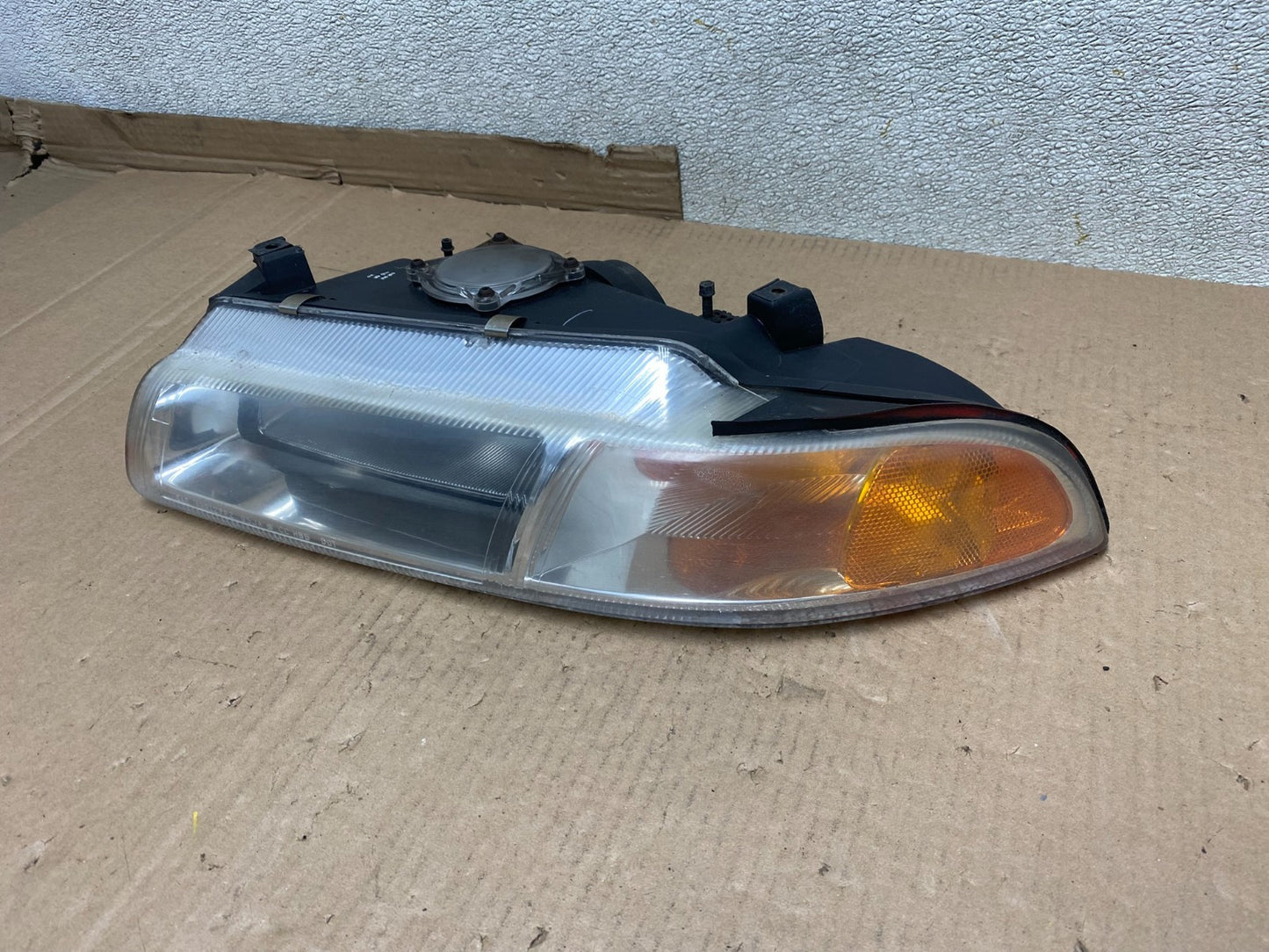 1995 to 2000 Dodge Stratus Left LH Halogen Headlight U8474 DW1