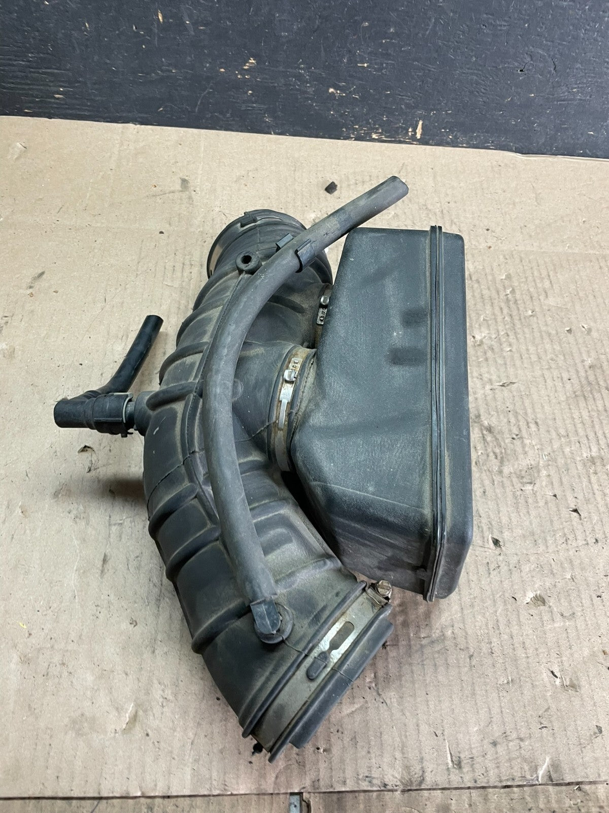 2009 to 2012 Ford Flex Taurus Lincoln Mks Air Hose Duct Tube OEM M8934 DG3