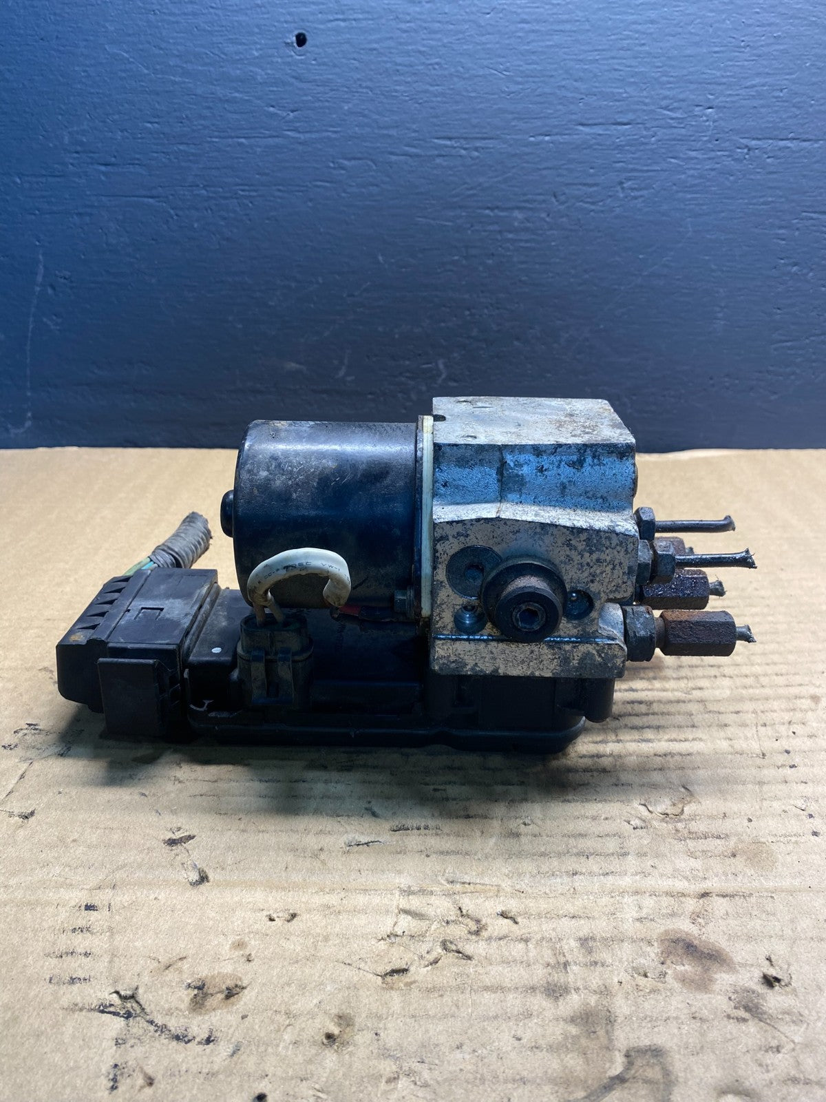 2003 2007 Ford E250 E350 Anti-Lock ABS Antilock Brake Pump AB7145 DG2
