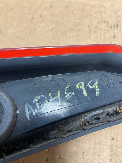 2001-2004 Volvo XC70 V70 Right Passenger RH Side Tail Light Upper AD4699 LK6