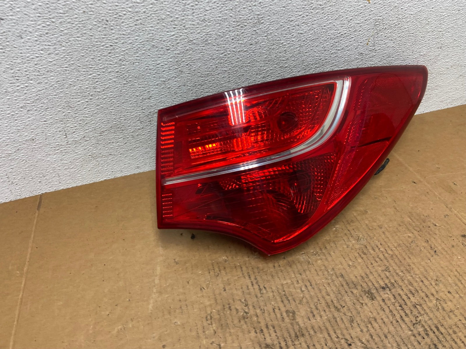 2013 -2016 Hyundai Santa Fe Rear Right Passenger Side Tail Light Lamp AE0296 LK2
