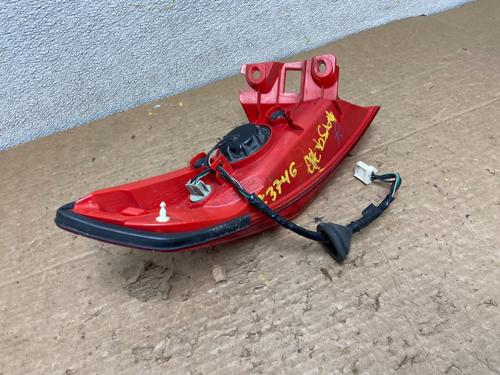 2003 to 2008 Infiniti FX35 FX45 Right Passenger RH Side Tail Light OEM Z3746 PS7