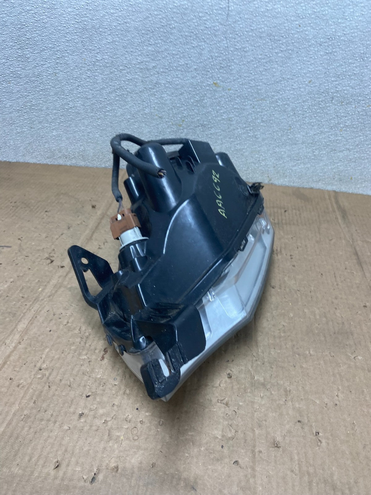 2008 2009 2010 2011 Ford Focus Right Passenger Rh Side Headlight AA6692 DW8