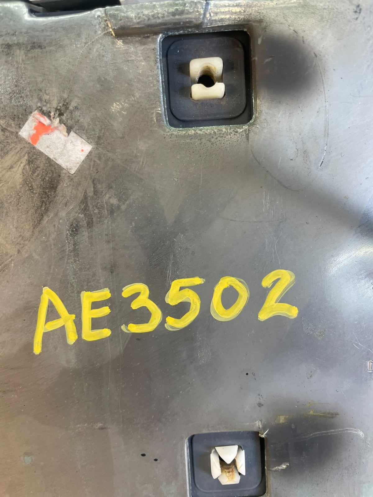 2000 to 2005 Buick Lesabre Trunk Rear Center Tail Light Panel AE3502 DG7