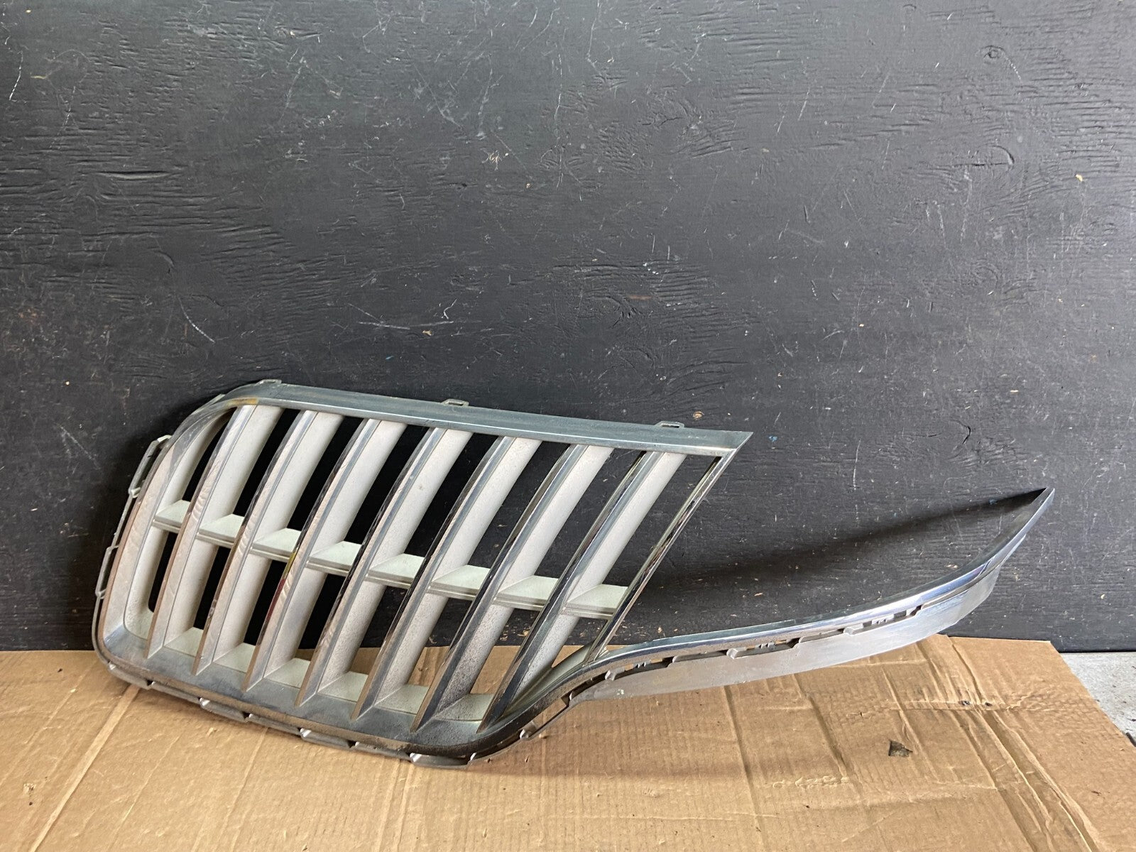 2010 to 2012 Lincoln MKT Left Driver LH Side Grille Grill OEM o1171 DG0