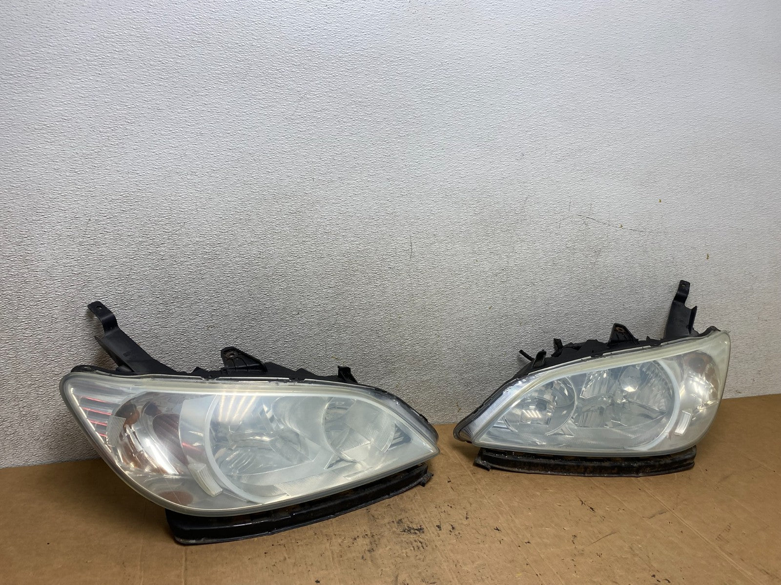 2004 to 2005 Honda Civic Left+Right Set Side Chrome Headlights T3039 DW2