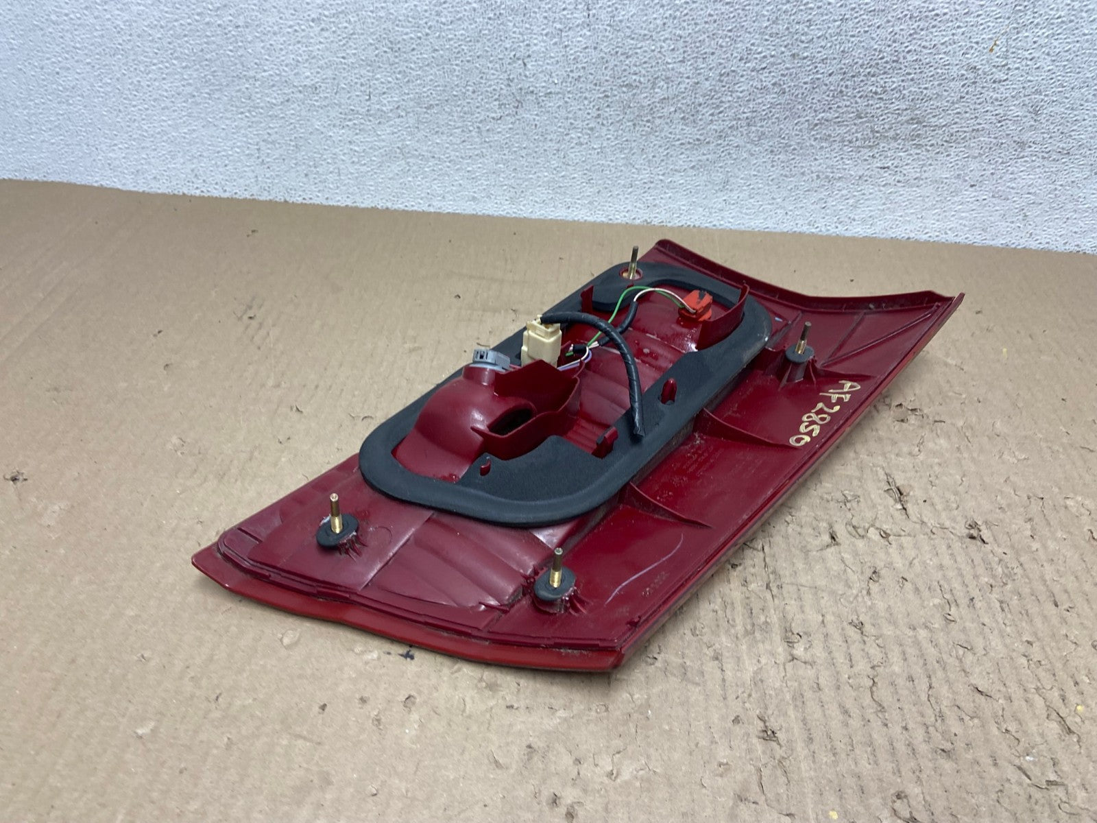 2004-2005 Toyota Sienna Right Passenger RH Side Inner Tail Light AF2850 LK5