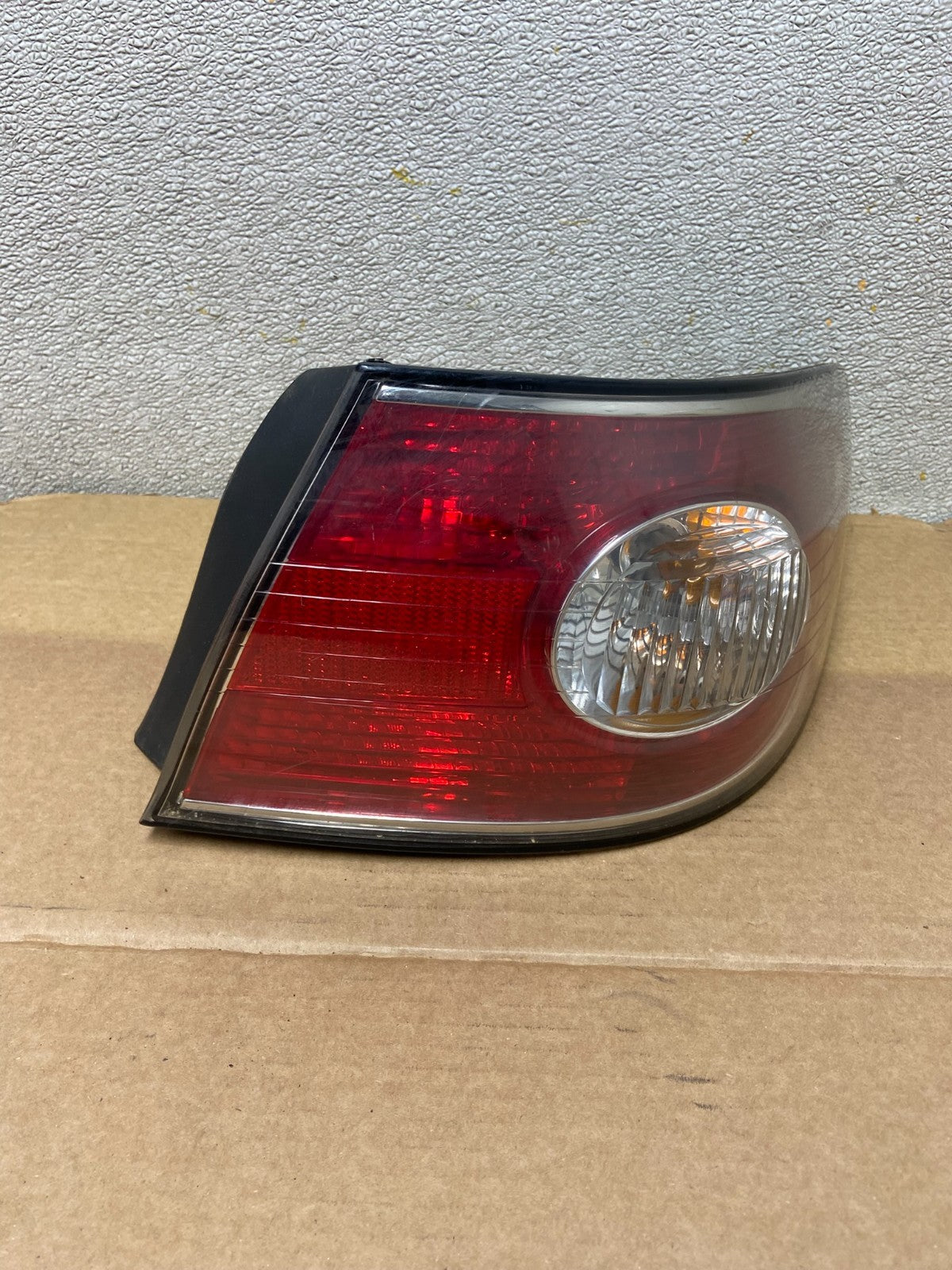 2002 to 2004 Lexus ES300 ES330 Right Passenger Side Tail Light OEM AB2565 DW0