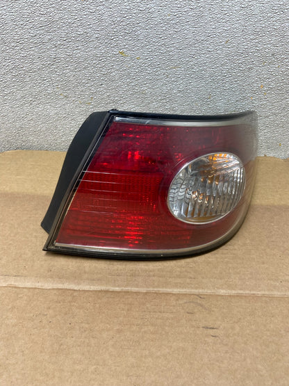 2002 to 2004 Lexus ES300 ES330 Right Passenger Side Tail Light OEM AB2565 DW0